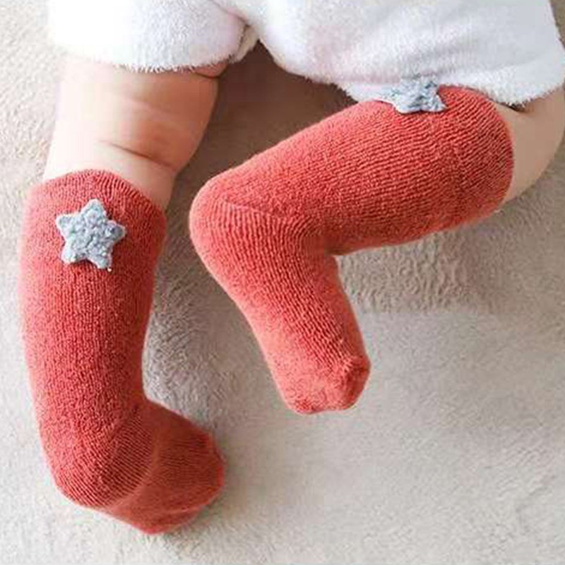 Set 3 đôi tất chống trượt hoạ tiết hoạt hình cho bé