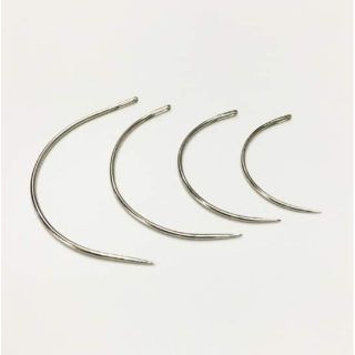 2 chiếc kim khâu/ kim chữ C/ kim chữ J/ kim thẳng lỗ to