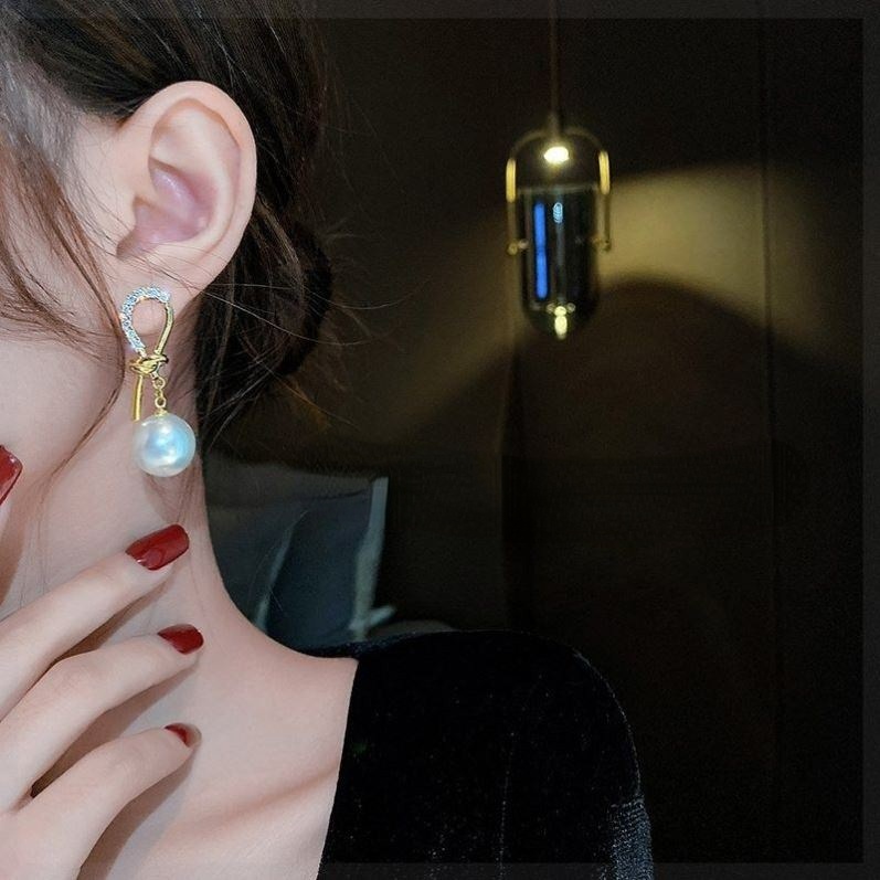 Bông Tai S925 Dáng Dài Đính Ngọc Trai Phong Cách Baroque Thanh Lịch