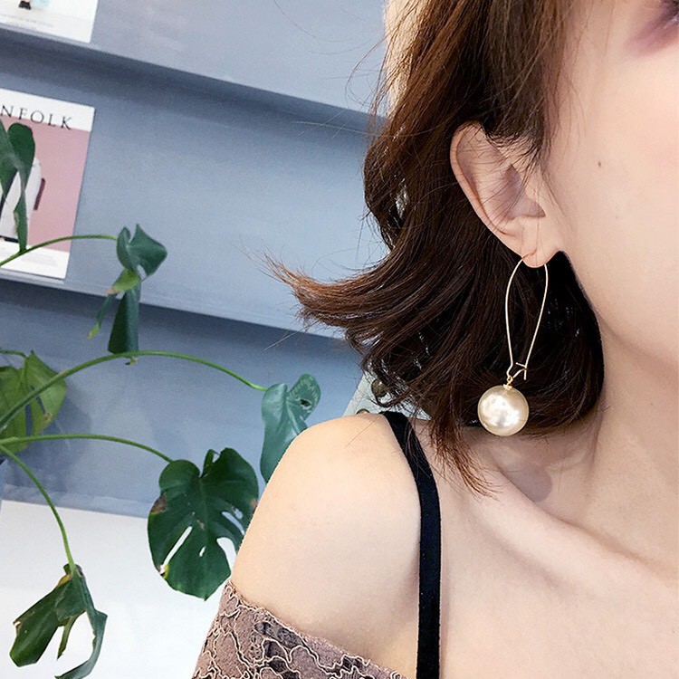 H04 Khuyên tai ngọc chữ U