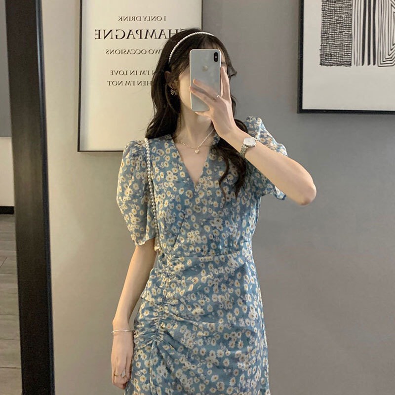 Váy hoa nhí xanh mát cổ V xẻ tà dành cho mùa hè