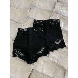 Quần đùi kaki đính hạt kèm dây xích