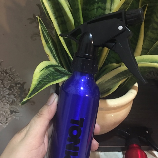 BÌNH XỊT NHÔM TONI &amp; GUY ( màu ngẫu nhiên)