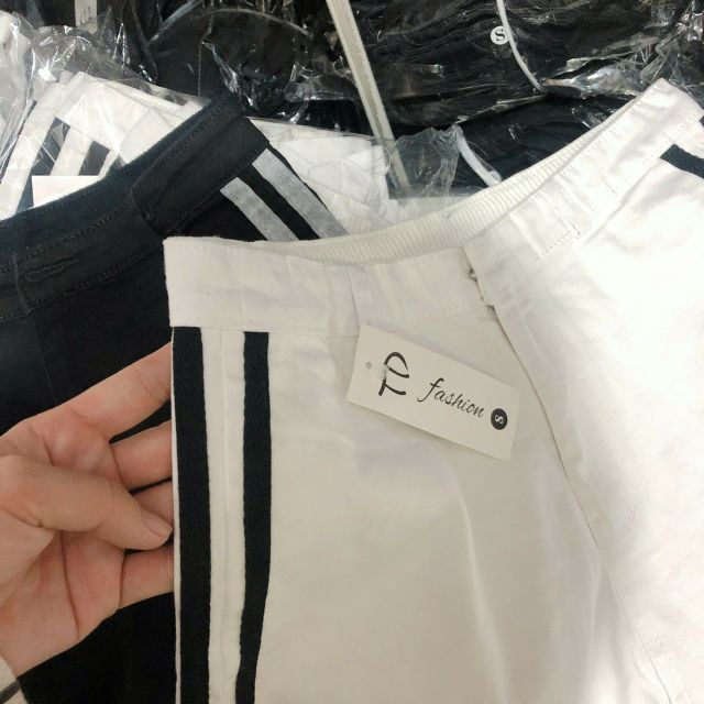 Quần short kaki lưng cao phối sọc ĐỎ cá tính | BigBuy360 - bigbuy360.vn