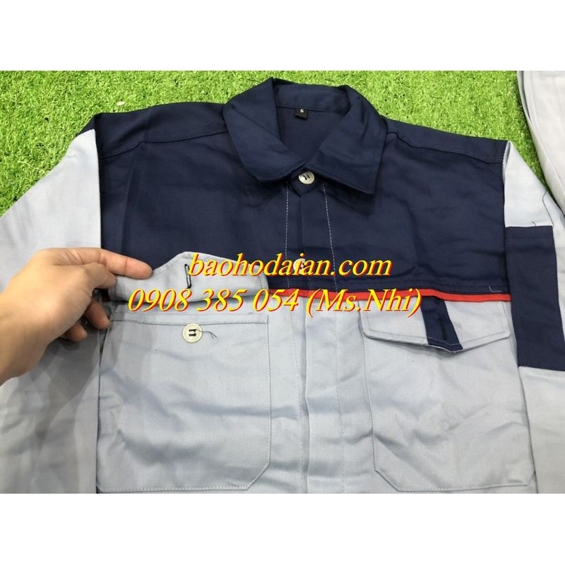 Quần áo bảo hộ lao động màu ghi phối tím than lề đỏ vải kaki thấm hút mồ hôi M14 - Hình thật