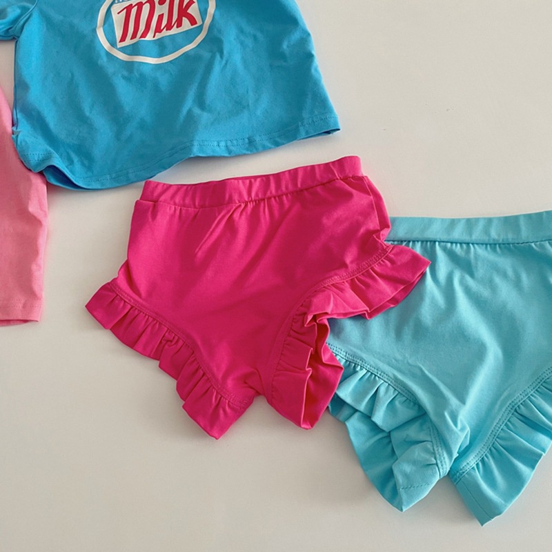 Bộ Áo Thun Ngắn Tay Cổ Tròn In Chữ + Quần Short Viền Ren Dễ Thương Phong Cách Phương Tây Cho Bé Gái