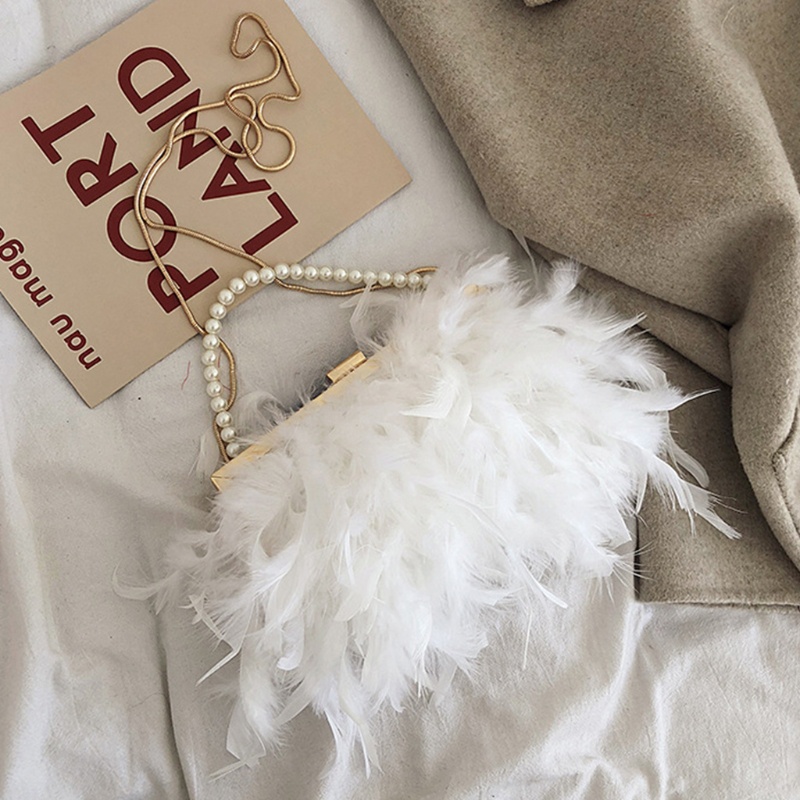 Túi Xách Đeo Chéo Đính Lông Vũ Và Ngọc Trai Phối Dây Xích Kim Loại Sang Trọng Dự Tiệc