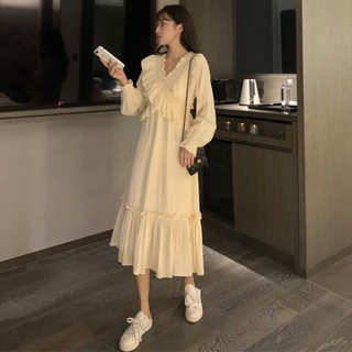 Đầm tiểu thư trắng dáng dài phối bèo dễ thương