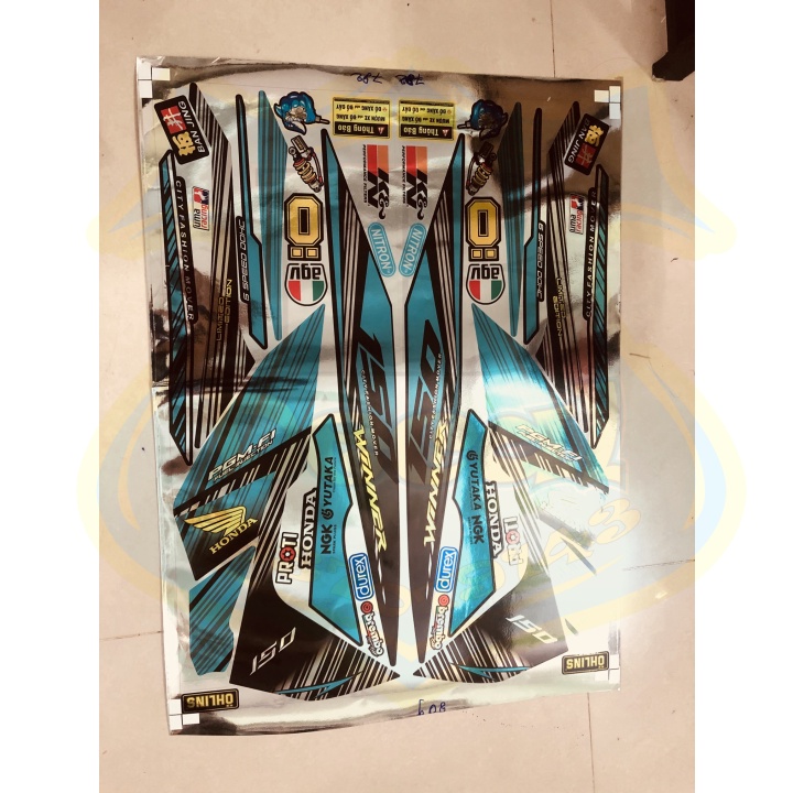 ( Quí khách vui lòng mang ra tiệm cho thợ dán ) Tem winner sọc Crom xanh đen