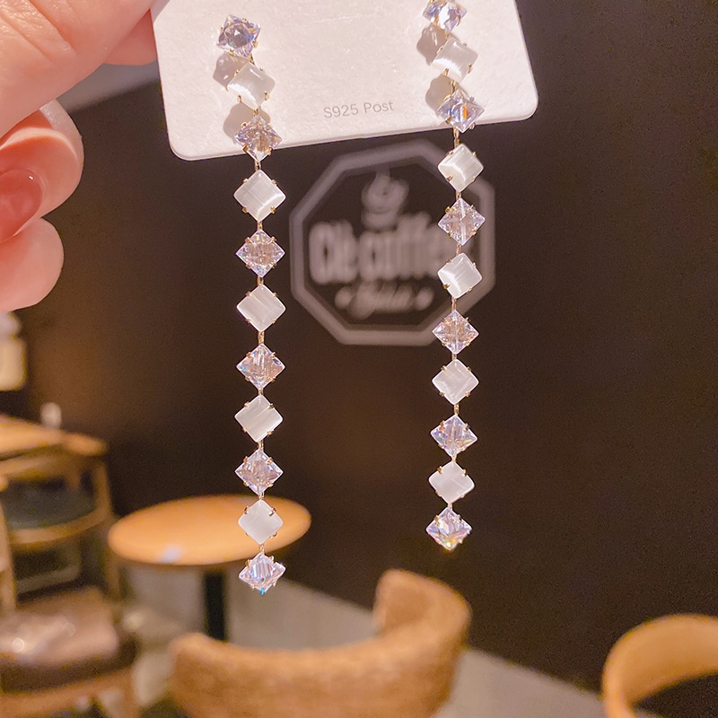 Khuyên Tai Tua Rua Dáng Dài Hình Hoa Hồng Thời Trang 2022