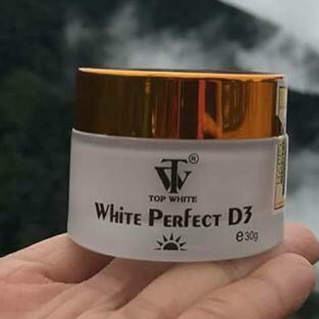 Top white d3