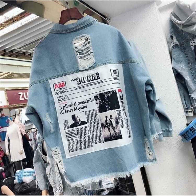Áo khoác jeans bò jacket T-A-N thời trang UniSex Nam nữ AKJ03 in hình tờ báo màu xanh nhạt - Hàng mới về