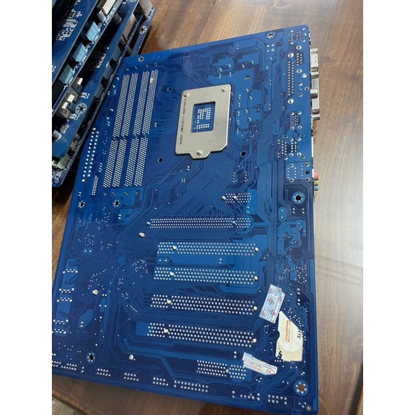 MAIN-P75-D3V-4khe ram chạy VGA rời cho games