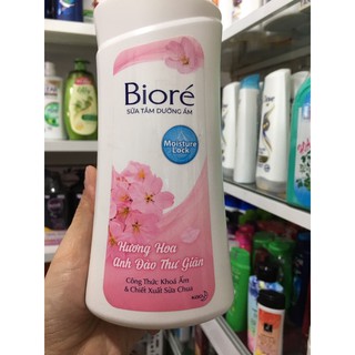 Sữa tắm Biore hương hoa thư giãn 530g