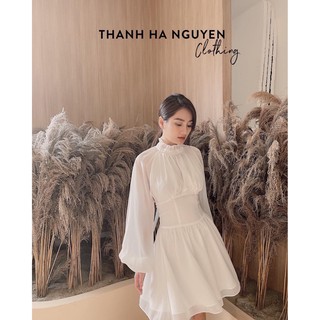 SIÊU PHẨM VÁY TRẮNG CỔ BÈO NƠ HỞ LƯNG CHẤT DÀY DẶN ÔM DÁNG CỰC XINH