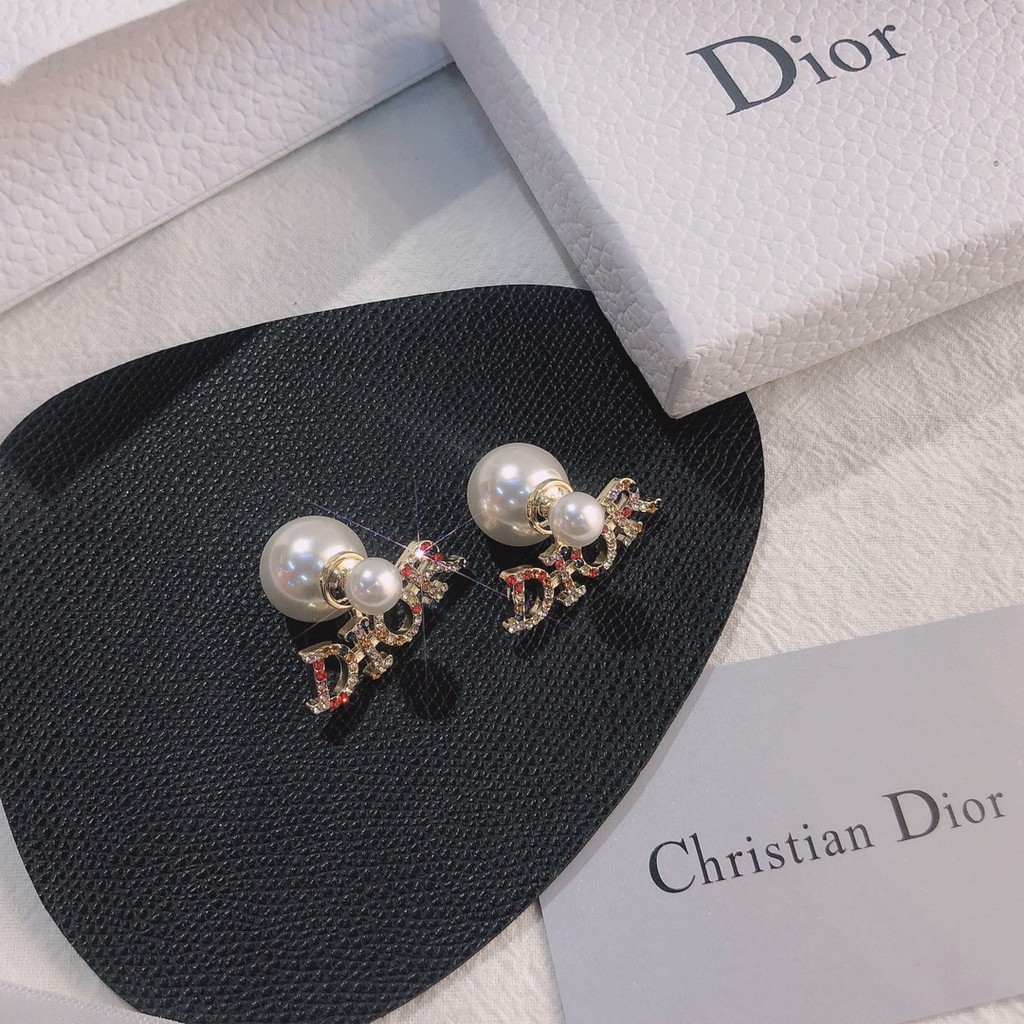 Đôi khuyên tai thiết kế chữ Dior đính đá sang trọng cho nữ