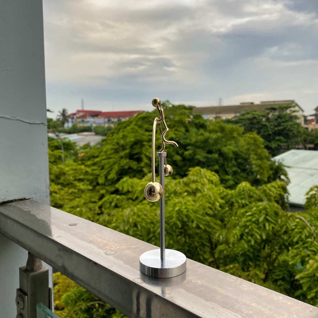 Tượng giữ thăng bằng trang trí bàn làm việc, quà tặng.