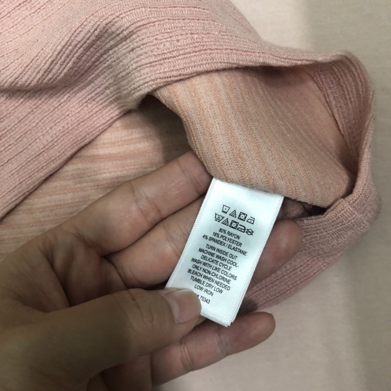Áo Kiểu Nữ Tahari Hồng Nude Thun Gân Cổ Tròn Tay Ngắn Vai Liền Thắt Nơ Eo - lỗi dơ
