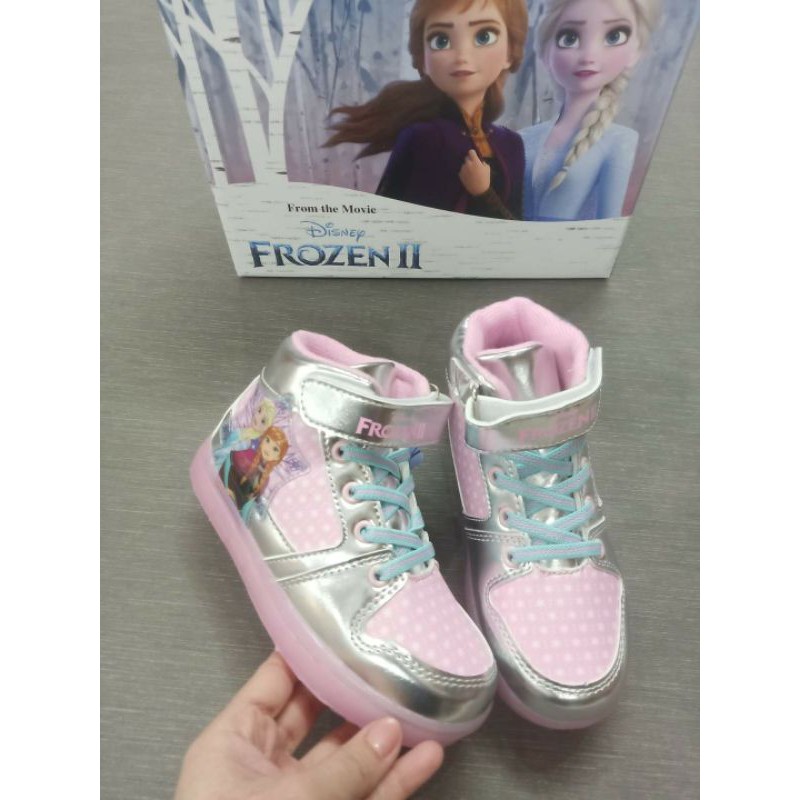 Giày thể thao cho bé