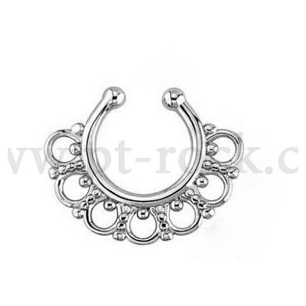 Khuyên mũi đeo giữa sụn 07