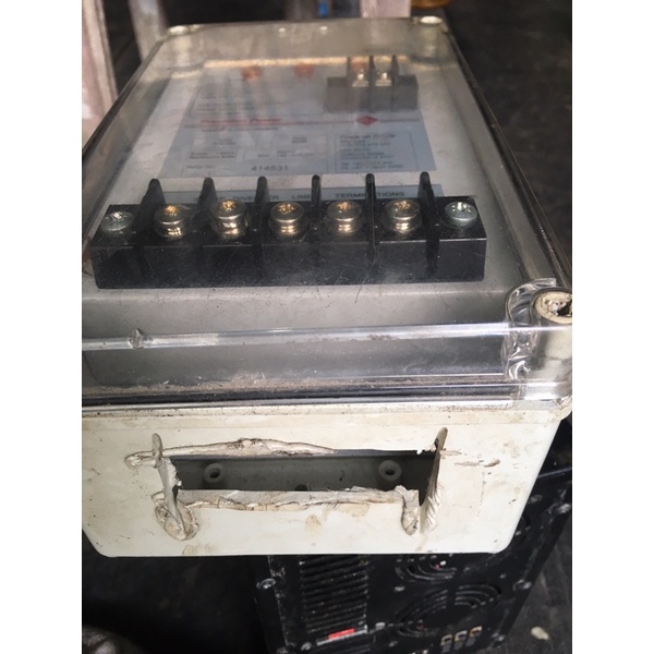 Hộp điện gì đó