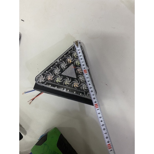 Đèn hậu ô tô led tam giác