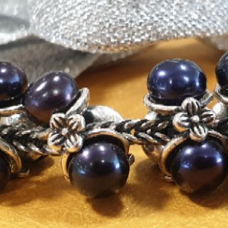 Charm bạc 925 đính 3 hạt trai đen