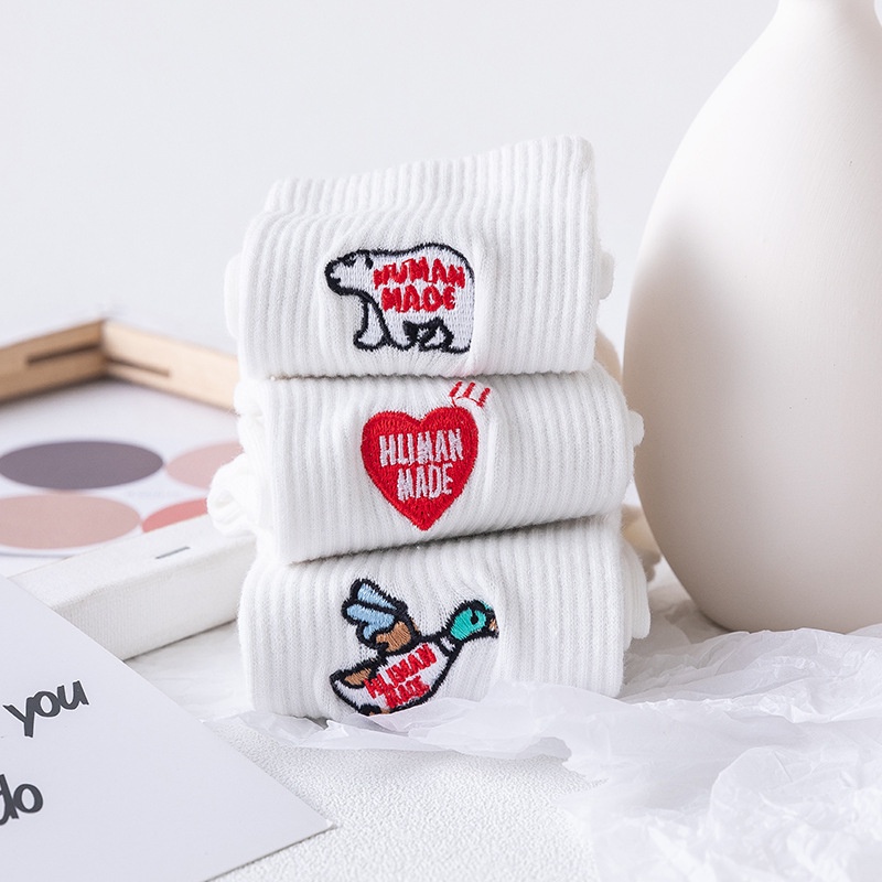 Vớ WAFNHA D163 màu trắng thêu họa tiết đơn giản