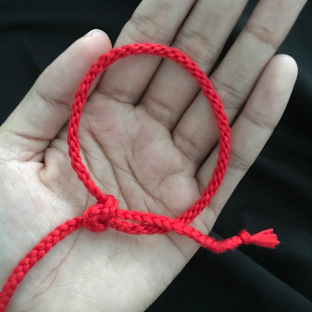 Vòng chỉ may mắn đỏ