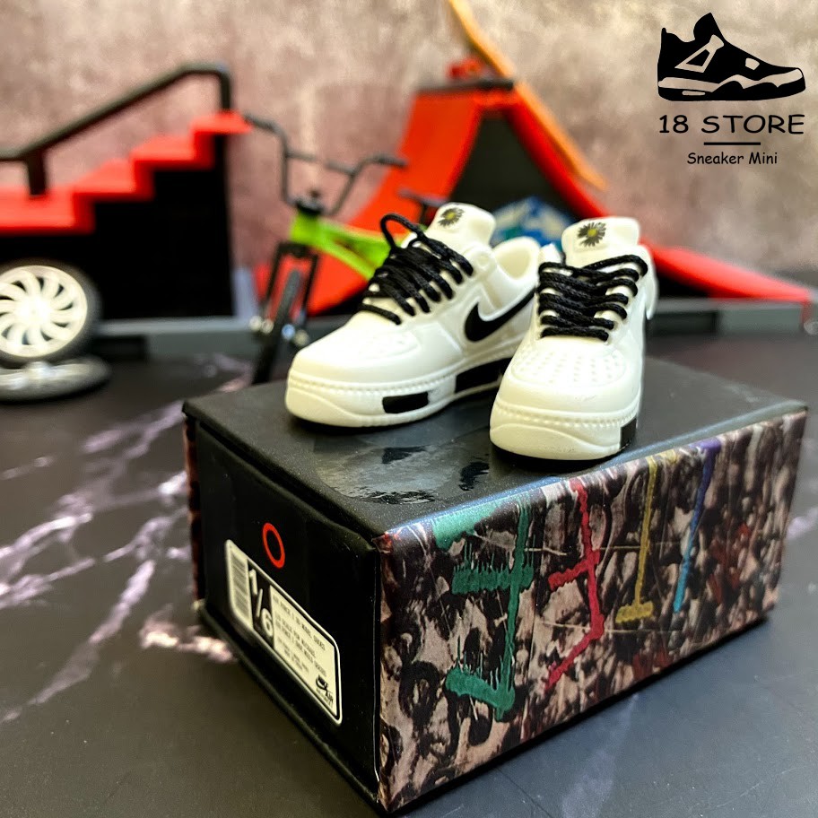 Móc Khóa Giày Nike G Dragon tỉ lệ 1/6