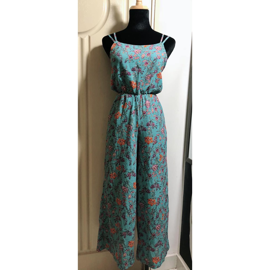 Jumpsuit hoa hở lưng Chất cát hàn  Size S M 120k (Hình thật shop tự chụp)