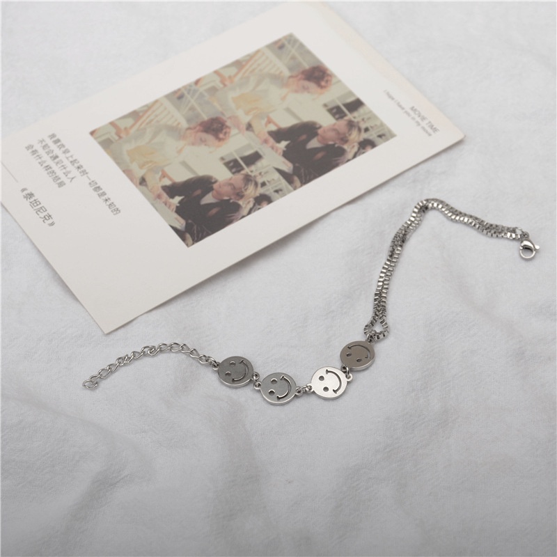 Vòng Đeo Tay Bằng Thép Titan Họa Tiết Mặt Cười Dễ Thương Bắt Mắt