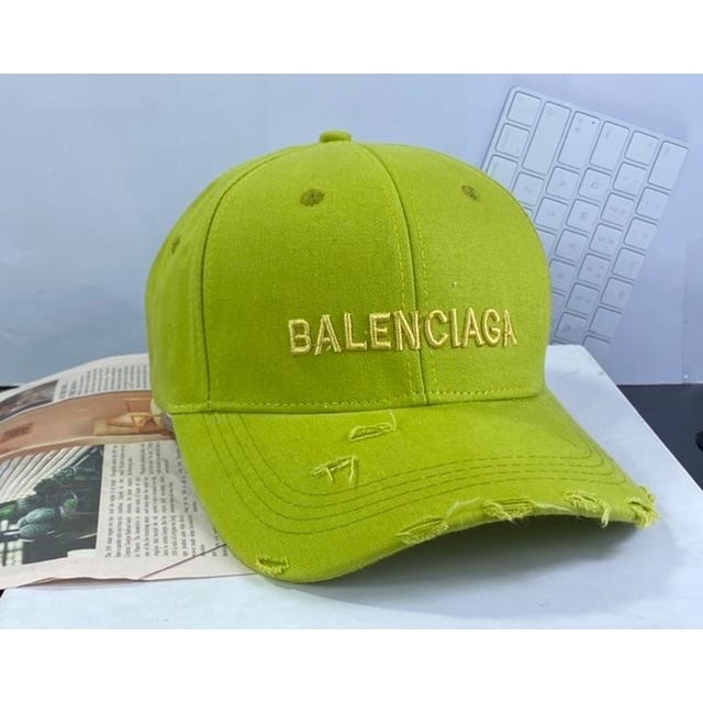 Nón lưỡi trai balencia rách bụi bặm - trend phong cách đậm chất hàn quốc