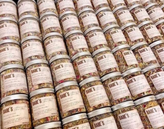 Hoa khô và thảo dược xông mặt và Body