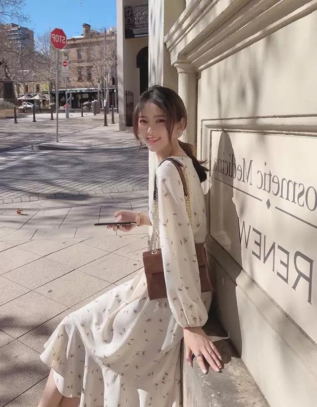 Đầm hoa cổ V tay dài phong cách đường phố Hàn Quốc size M-2XL | BigBuy360 - bigbuy360.vn