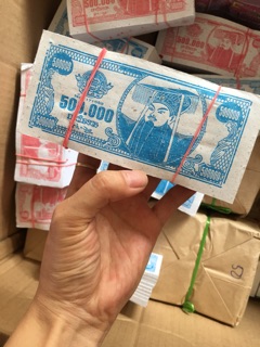 1 cây tiền đô màu âm phủ