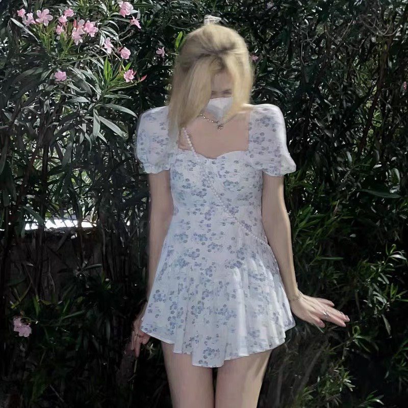 Váy Hoa Nhí Trắng Xanh Tay Phồng Xòe Đầm Ngắn Vải Co Dãn Trễ Vai Có Mút Ngực Hàng Quảng Châu Loại 1