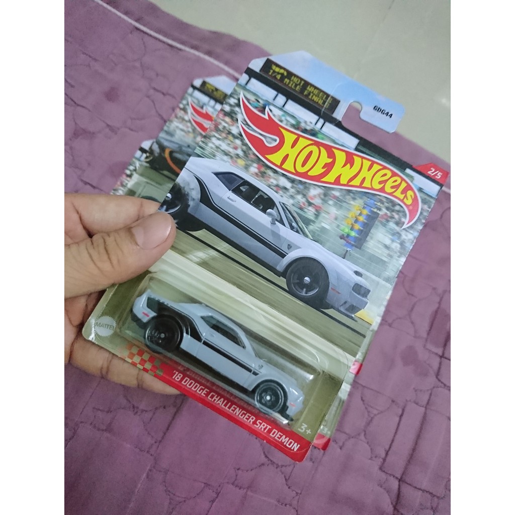 Xe Hotwheels 18 Dodge Challenger SRT Demon (Màu Xám)