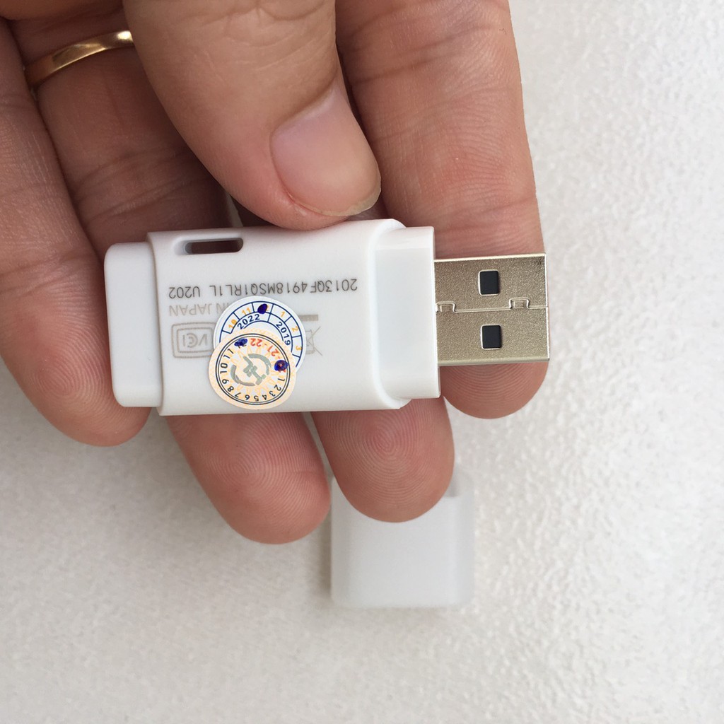 USB 32gb KIOXIA U202 chuẩn 2.0 (trắng) Japan - FPT phân phối