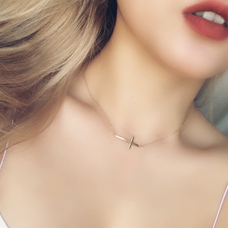 Dây chuyền thép titan mạ vàng hồng 18K hình thánh giá ngang dáng ngắn chống nước không phai phong cách Âu Mỹ đơn giản