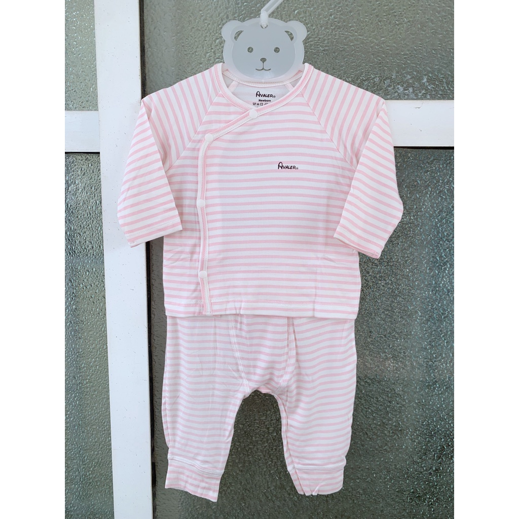 Bộ sơ sinh petit/nỉ cài lệch Avaler họa tiết mới cho bé