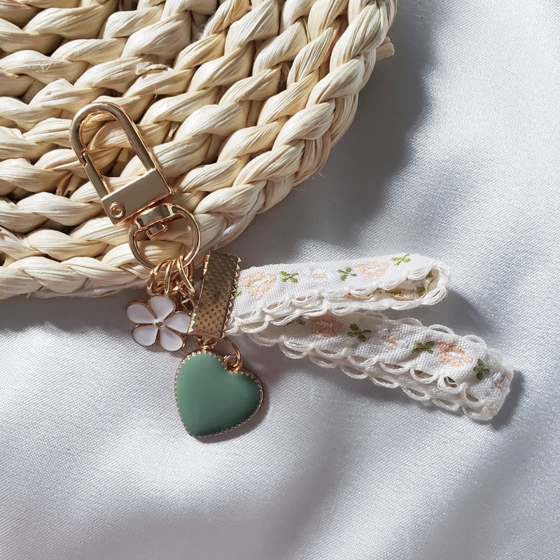 Móc Khóa Handmade Phối Charm Vintage Treo Túi Ví