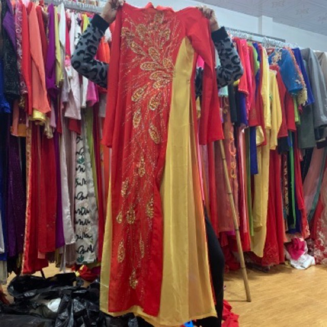 Áo dài em.