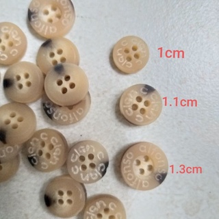 Nút nhựa áo sơ mi , có 3 size (20 nút )