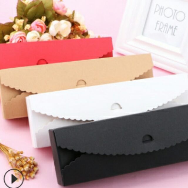 Hộp đựng bánh quy, bánh dứa, maccron hình chiếc ví