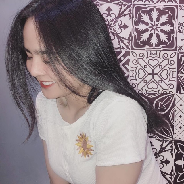 Áo crop thêu hoa
