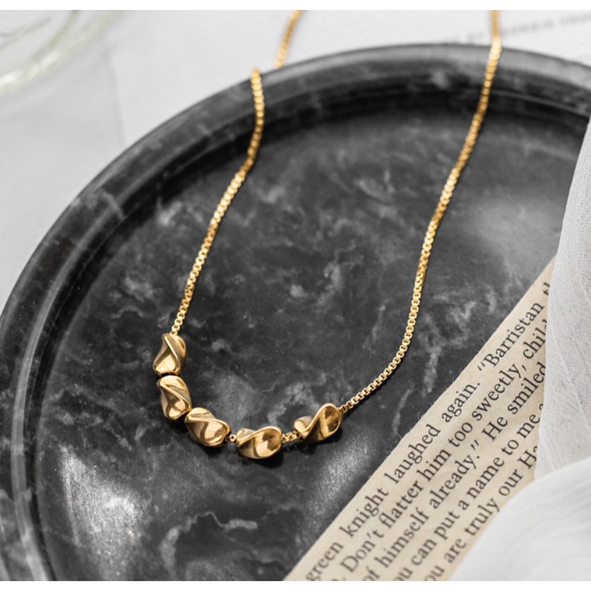 Dây Chuyền 5 Hạt Màu Vàng Sang Trọng Titan Ko Han Rỉ TT 4354