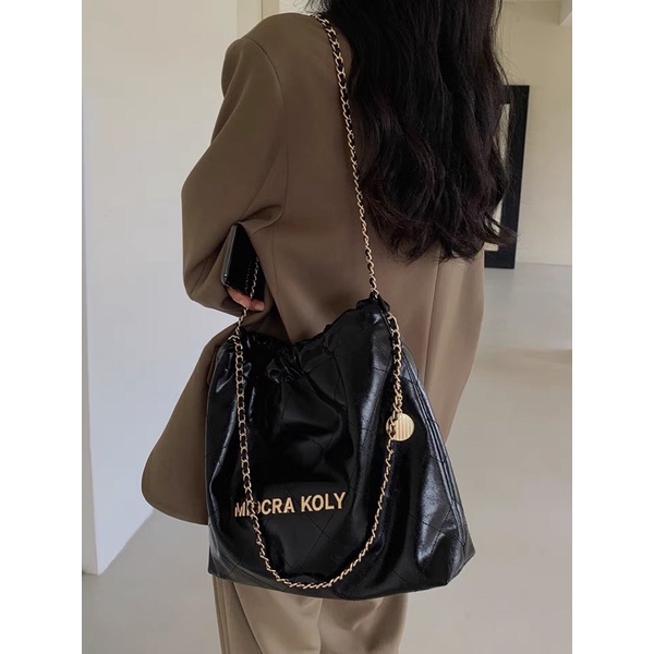 Túi phong cách Chànel của hãng Miocra Koly