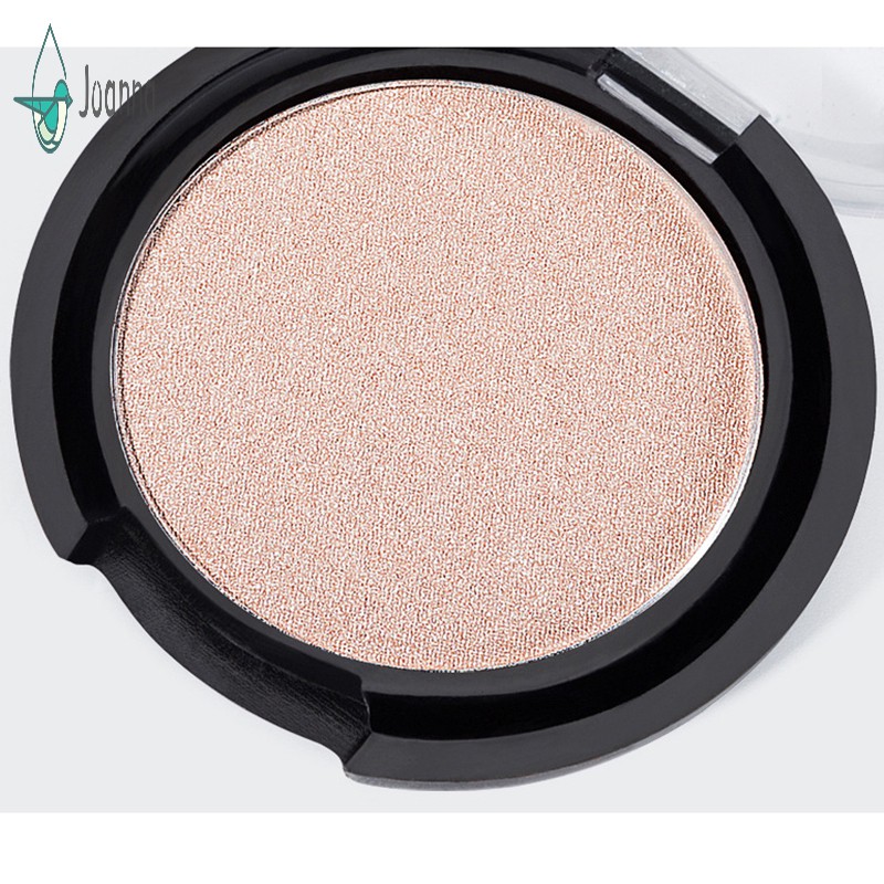 Phấn má hồng lấp lánh và mịn màng ấn tượng