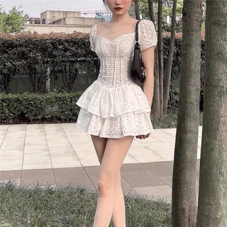 Đầm ôm eo corset cổ vuông sẵn